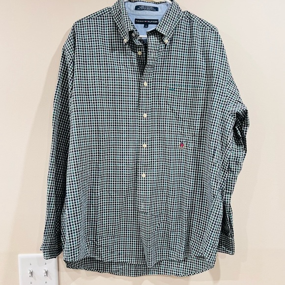 🔥Tommy Hilfiger Bottom Down Shirt🔥 - Picture 1 of 6
